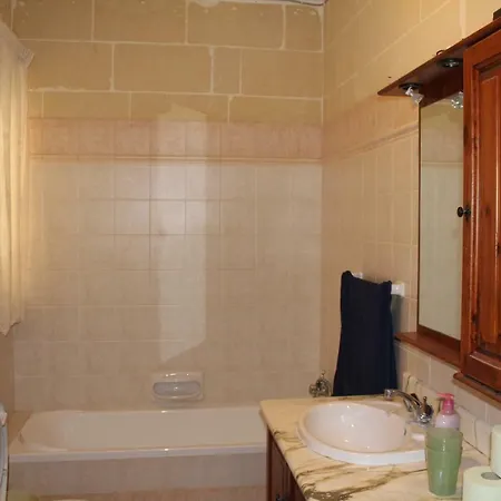 Tarsons Court Flat No 8