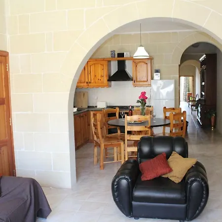 Tarsons Court Flat No 8 Marsalforn